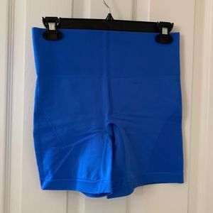 Lululemon bike shorts size 4